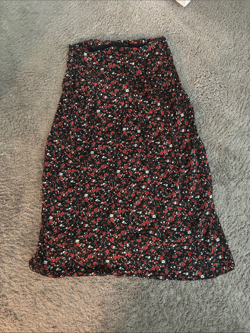 Lulus NWT Floral Midi Skirt - Black with Red & White Flowers